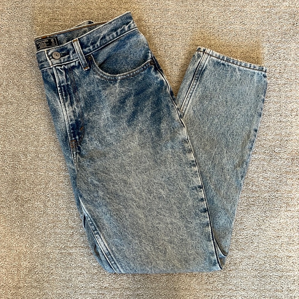 Abercrombie High Rise Mom Jeans Size 26